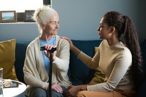 Dames de compagnie à Nantes : un accompagnement chaleureux et accessible